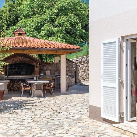 1 Bedroom Cozy Apartment In Ičići מראה חיצוני תמונה