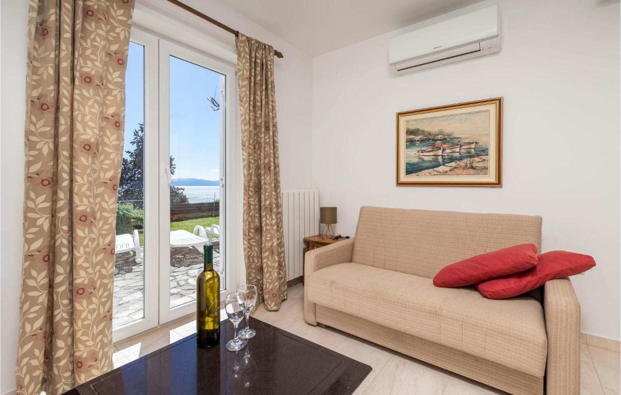 1 Bedroom Cozy Apartment In Ičići מראה חיצוני תמונה